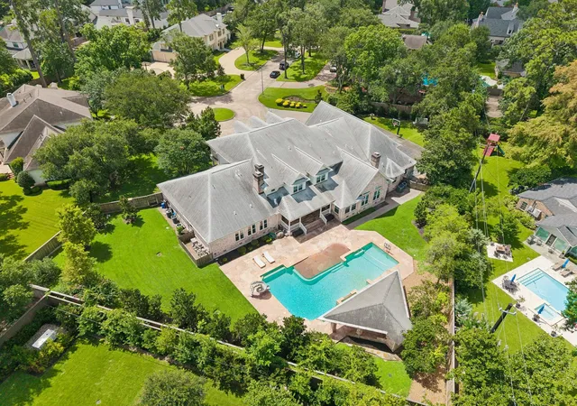 Photo 3 of Single family home for sale at 223 Heritage Oaks Ln, Houston, TX 77024 | MLS# 73769636 | Listing updated on 2026-09-14