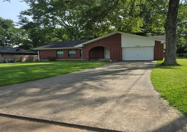 Homes for sale in Willis, TX | 105 Laurie Ln, Willis, TX 77378 | MLS# 14922707