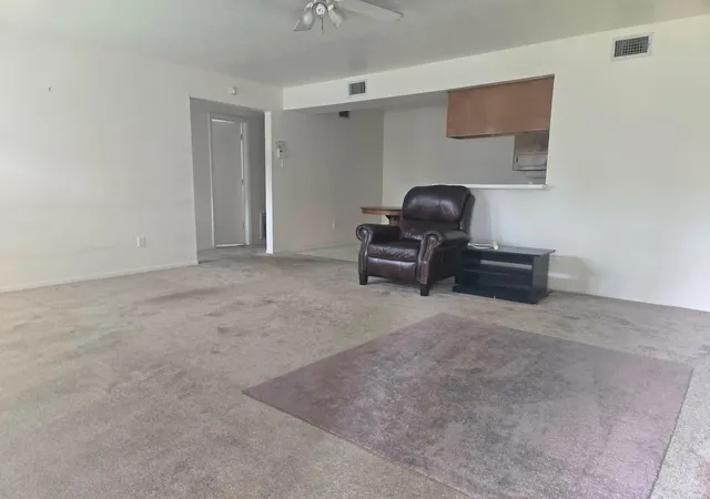 Photo 4 of Single family home for sale at 105 Laurie Ln, Willis, TX 77378 | MLS# 14922707 | Listing updated on 2026-08-18