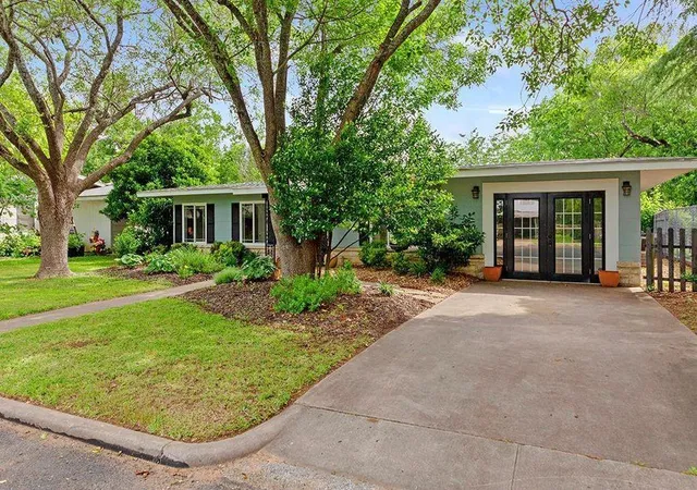 25th image of 811 W Schubert St, Fredericksburg, TX 78624 | MLS# 17342865