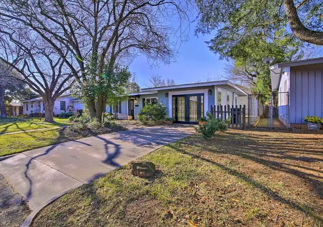 2nd image of 811 W Schubert St, Fredericksburg, TX 78624 | MLS# 17342865