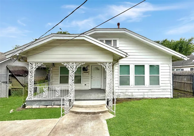 Photo 1 of Single family home for sale at 6818 Avenue O, Houston, TX 77011 | MLS# 29411548 | Listing updated on 2026-09-21