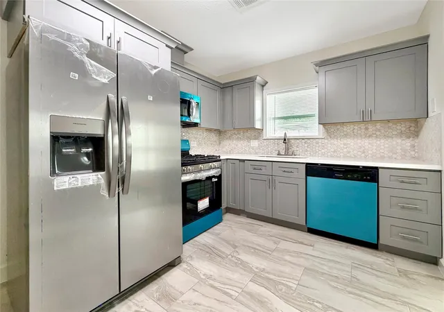 Photo 3 of Single family home for sale at 6818 Avenue O, Houston, TX 77011 | MLS# 29411548 | Listing updated on 2026-09-21