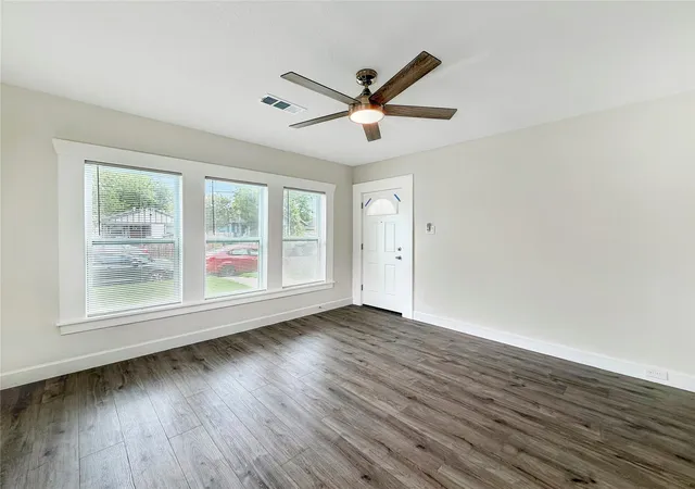 Photo 4 of Single family home for sale at 6818 Avenue O, Houston, TX 77011 | MLS# 29411548 | Listing updated on 2026-09-21