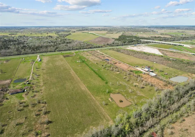 5th image of 3377 W Hwy 90, Dayton, TX 77535 | MLS# 89783571