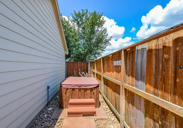 Photo 4 of Single family home for sale at 6831 Holw Hearth Dr, Houston, TX 77084 | MLS# 19031618 | Listing updated on 2026-05-21