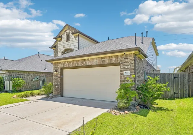 Photo 3 of Single family home for sale at 17223 Bainham Forest Trl, Hockley, TX 77447 | MLS# 34373575 | Listing updated on 2026-10-20