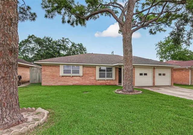Photo 2 of Single family home for sale at 7415 Troulon Dr, Houston, TX 77074 | MLS# 29391786 | Listing updated on 2026-08-24