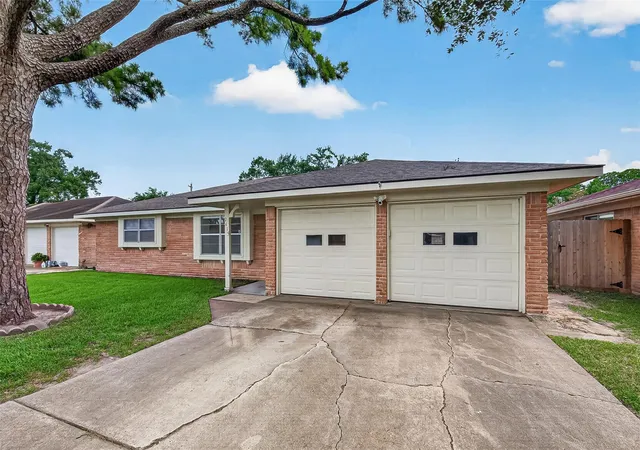 Photo 3 of Single family home for sale at 7415 Troulon Dr, Houston, TX 77074 | MLS# 29391786 | Listing updated on 2026-08-24