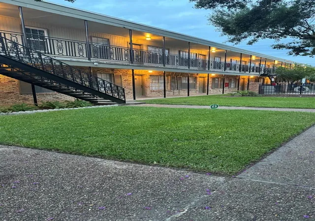 Photo 1 of Condo for sale at 3131 Southwest Fwy #B17, Houston, TX 77098 | MLS# 79475935 | Listing updated on 2026-09-01