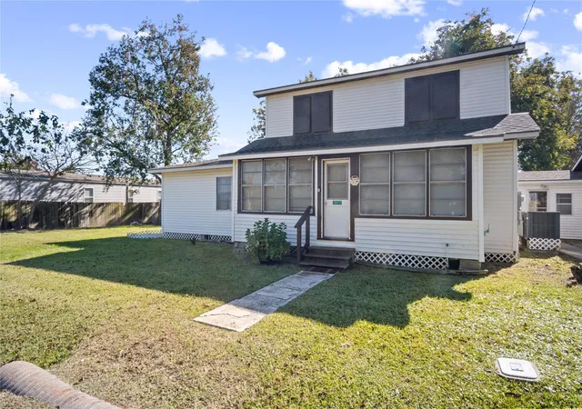 Homes for sale in High Island, TX | 1977 E 7th St, High Island, TX 77623 | MLS# 46660998