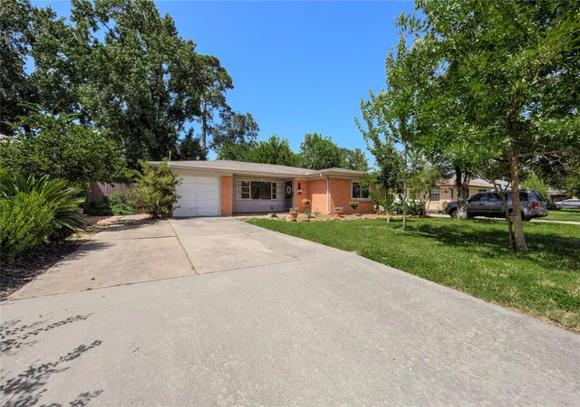 Photo 2 of Single family home for sale at 515 Azaleadell Dr, Houston, TX 77018 | MLS# 37622697 | Listing updated on 2026-09-21