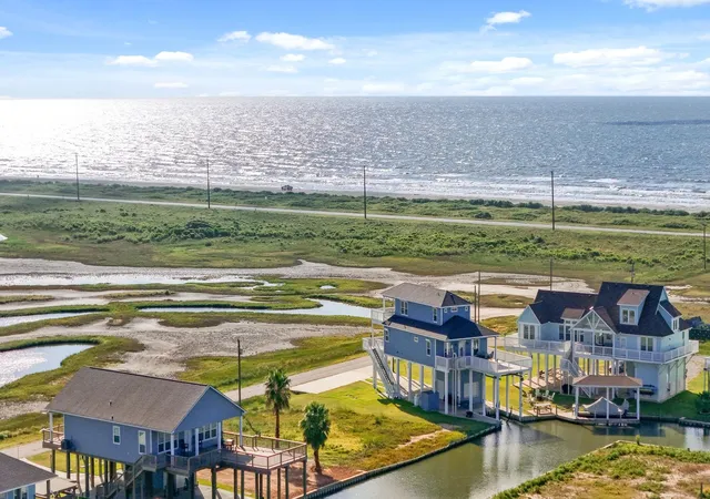 4th image of 405 Pompano Dr, Freeport, TX 77541 | MLS# 76731800