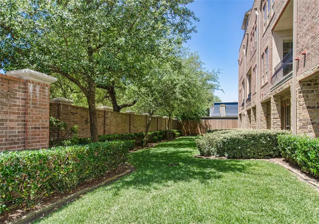 3rd image of 5303 Perrington Heights Ln, Houston, TX 77056 | MLS# 86830386