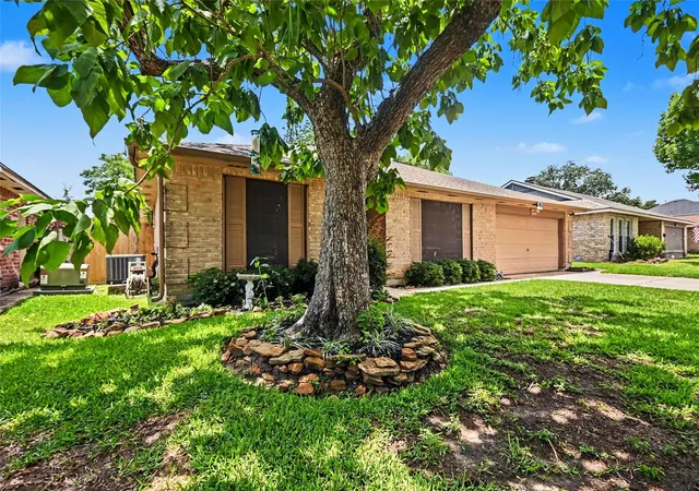 2nd image of 8518 Ashwyne Ln, La Porte, TX 77571 | MLS# 90619111