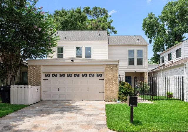 Photo 2 of Single family home for sale at 1375 Bullock Ln, Houston, TX 77055 | MLS# 39154478 | Listing updated on 2026-09-10