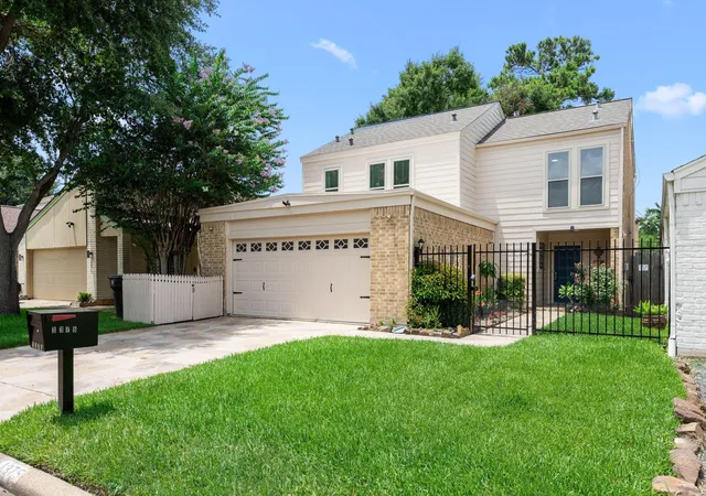 Photo 3 of Single family home for sale at 1375 Bullock Ln, Houston, TX 77055 | MLS# 39154478 | Listing updated on 2026-09-10