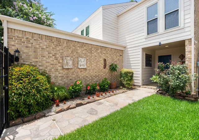 Photo 3 of Single family home for sale at 1375 Bullock Ln, Houston, TX 77055 | MLS# 39154478 | Listing updated on 2026-09-10