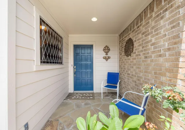 Photo 4 of Single family home for sale at 1375 Bullock Ln, Houston, TX 77055 | MLS# 39154478 | Listing updated on 2026-09-10