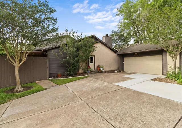 Homes for sale in Houston, TX | 2229 Broadlawn Dr, Houston, TX 77058 | MLS# 94718859