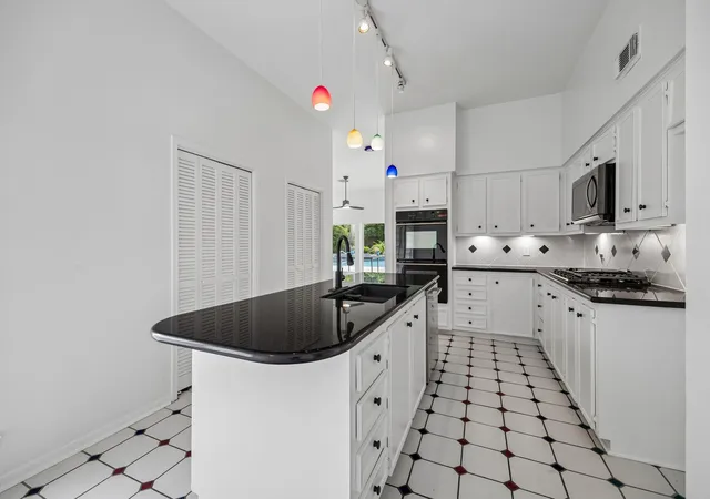 Photo 3 of Sale Pending at 11931 Carriage Hl Dr, Houston, TX 77077 | MLS# 55140138 | Listing updated on 2026-09-14