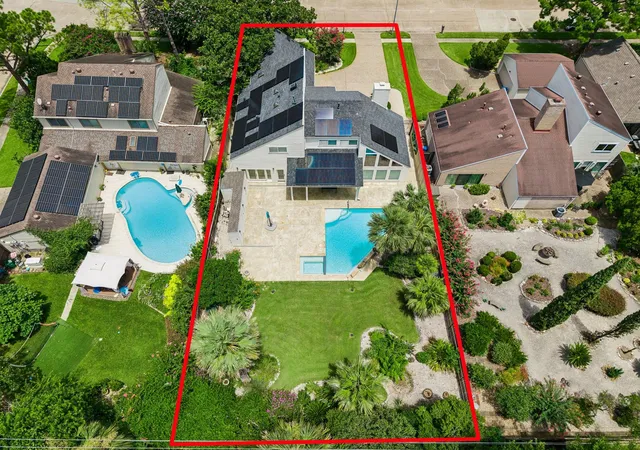 Photo 3 of Sale Pending at 11931 Carriage Hl Dr, Houston, TX 77077 | MLS# 55140138 | Listing updated on 2026-09-14