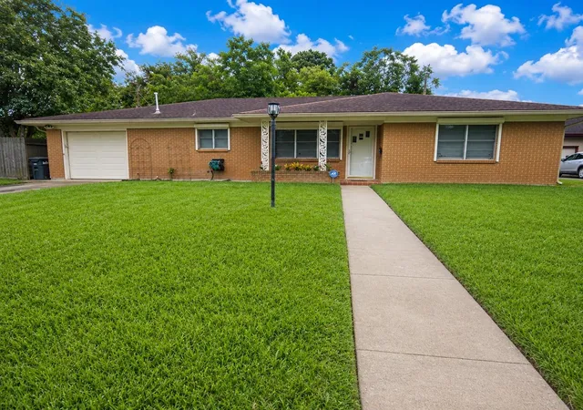 1st image of 6733 Pecanwood St, Hitchcock, TX 77563 | MLS# 8634675