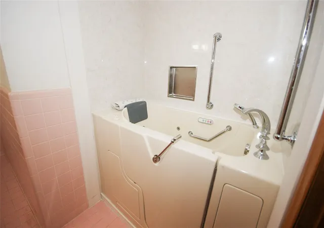3rd image of 6733 Pecanwood St, Hitchcock, TX 77563 | MLS# 8634675