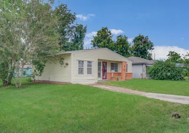 Photo 3 of Sale Pending at 3326 Proswimmer St, Houston, TX 77088 | MLS# 42705623 | Listing updated on 2026-10-07