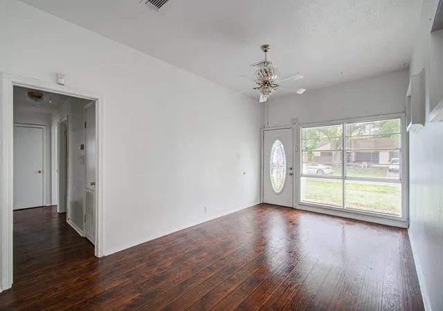 Photo 3 of Sale Pending at 3326 Proswimmer St, Houston, TX 77088 | MLS# 42705623 | Listing updated on 2026-10-07