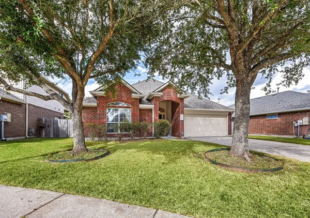 Photo 4 of Single family home for sale at 3012 Kings Isle Ln, Dickinson, TX 77539 | MLS# 3785272 | Listing updated on 2026-08-07