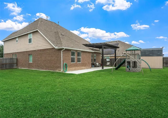24th image of 4002 Longwood Dr, Baytown, TX 77523 | MLS# 46544631