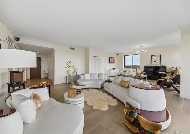 5th image of 49 Briar Hollow Ln #1105, Houston, TX 77027 | MLS# 94997175