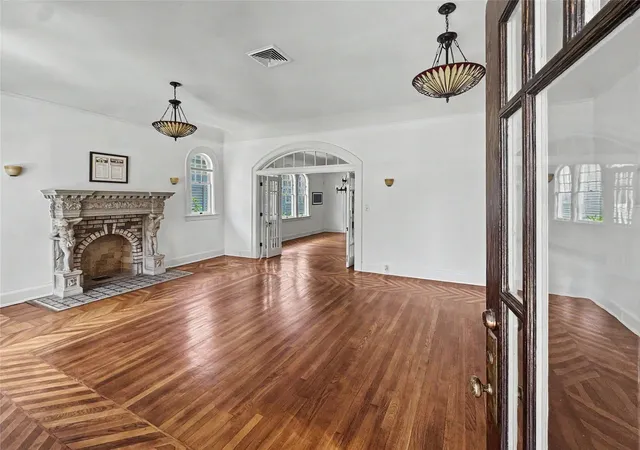3rd image of 1602 Rosenberg St, Galveston, TX 77550 | MLS# 55186114