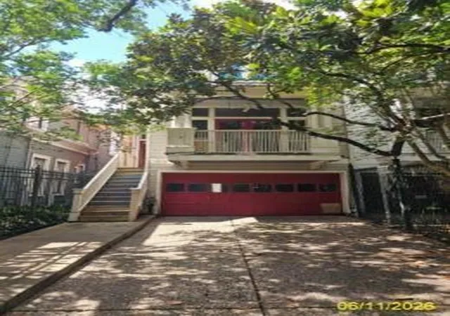 Photo 3 of Sale Pending at 406 Emerson St, Houston, TX 77006 | MLS# 92349751 | Listing updated on 2026-08-26