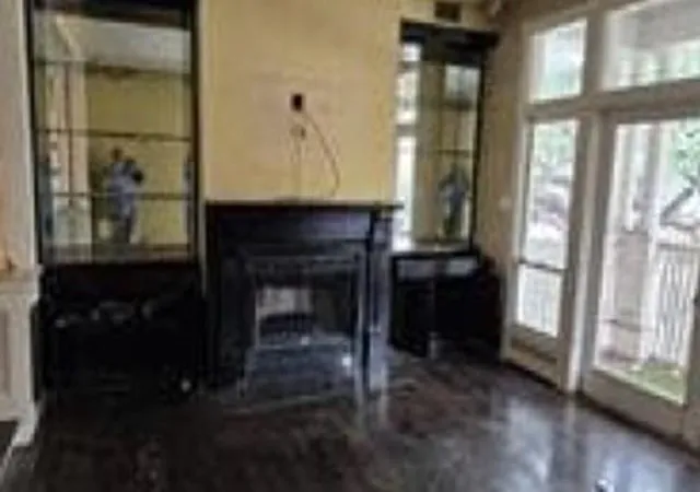 Photo 3 of Sale Pending at 406 Emerson St, Houston, TX 77006 | MLS# 92349751 | Listing updated on 2026-08-26