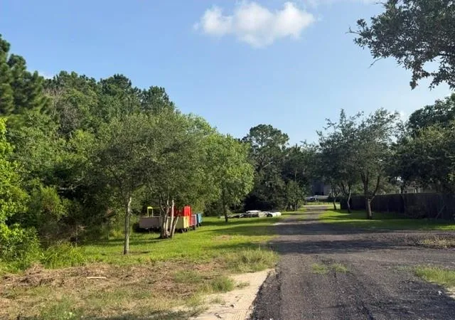 2nd image of 2884 Broadway St, Dickinson, TX 77539 | MLS# 97214335