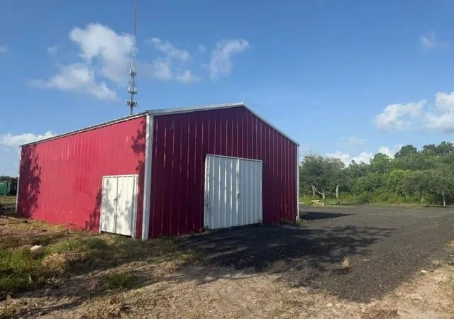 3rd image of 2884 Broadway St, Dickinson, TX 77539 | MLS# 97214335