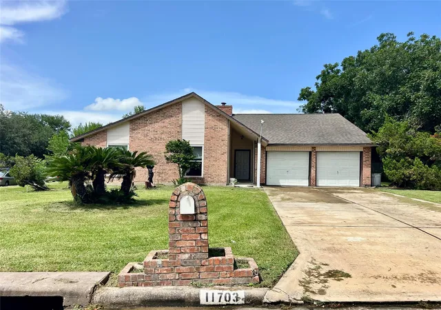 Photo 1 of Sale Pending at 11703 Seawood Dr, Houston, TX 77089 | MLS# 46134064 | Listing updated on 2026-09-22