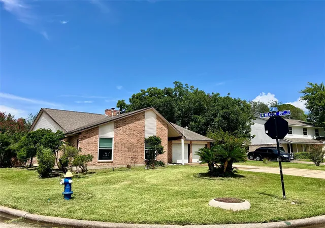 Photo 2 of Sale Pending at 11703 Seawood Dr, Houston, TX 77089 | MLS# 46134064 | Listing updated on 2026-09-22