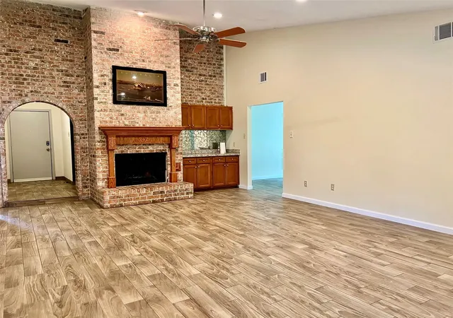 Photo 3 of Sale Pending at 11703 Seawood Dr, Houston, TX 77089 | MLS# 46134064 | Listing updated on 2026-09-22
