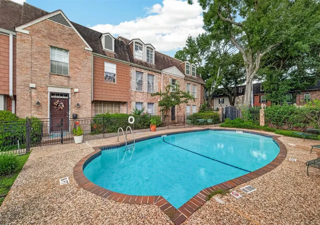 2nd image of 408 N Post Oak Ln, Houston, TX 77024