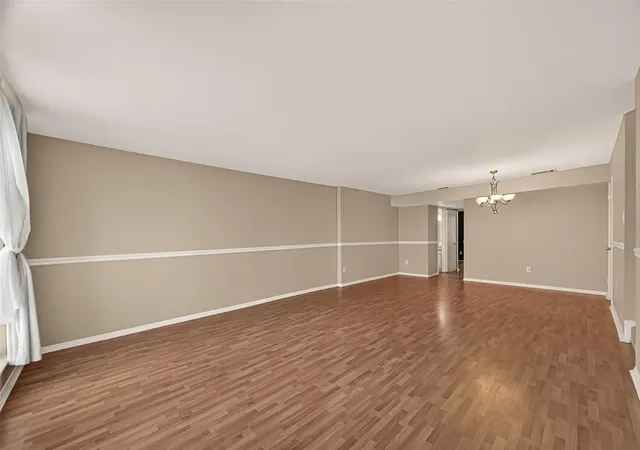 3rd image of 408 N Post Oak Ln, Houston, TX 77024