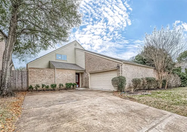 2nd image of 12127 Carriage Hill Dr, Houston, TX 77077 | MLS# 37157556