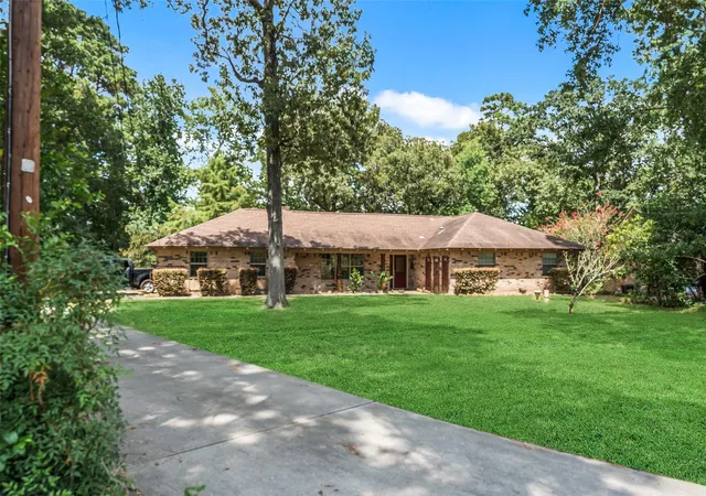 Photo 2 of Single family home for sale at 71 Hiwon Dr, Conroe, TX 77304 | MLS# 79745835 | Listing updated on 2026-09-19