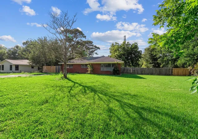 Photo 3 of Single family home for sale at 7333 Cayton St, Houston, TX 77061 | MLS# 12902177 | Listing updated on 2026-09-01