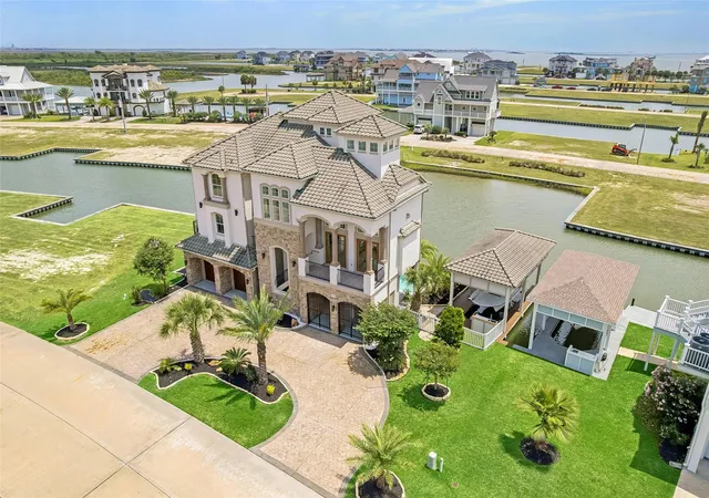 2nd image of 9 Loggerhead, Hitchcock, TX 77563 | MLS# 42050852