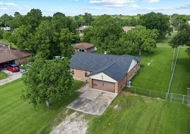 2nd image of 10122 Laurie Ln, Highlands, TX 77562 | MLS# 83030957