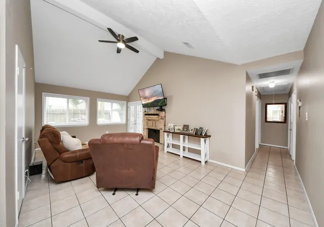Photo 3 of Single family home for sale at 9634 Thistle Trl Dr, Houston, TX 77070 | MLS# 17092919 | Listing updated on 2026-09-16