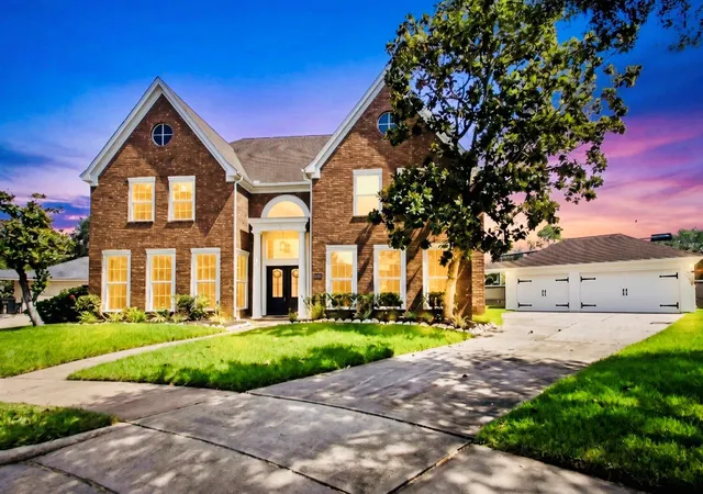 Photo 2 of Sale Pending at 2111 Walnut Creek Dr, League City, TX 77573 | MLS# 85424697 | Listing updated on 2026-09-17